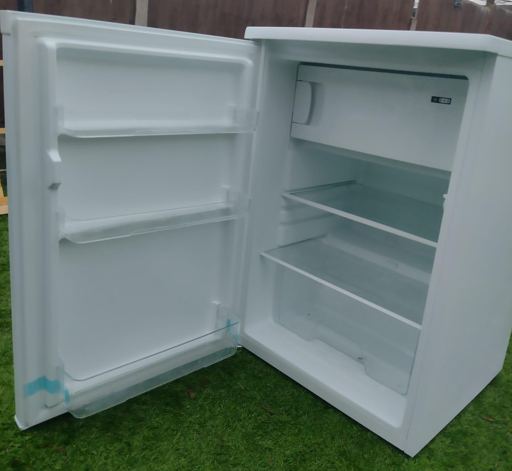 BUSH undercounter fridge/freezer Delivery in B70 Bromwich für £ 110