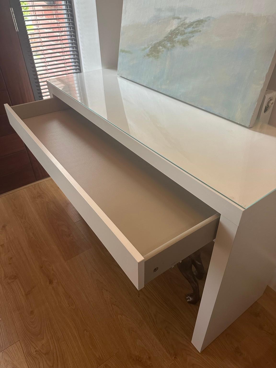 Malm console/ desk/ dressing table in WA8 Widnes für 50,00 £ zum