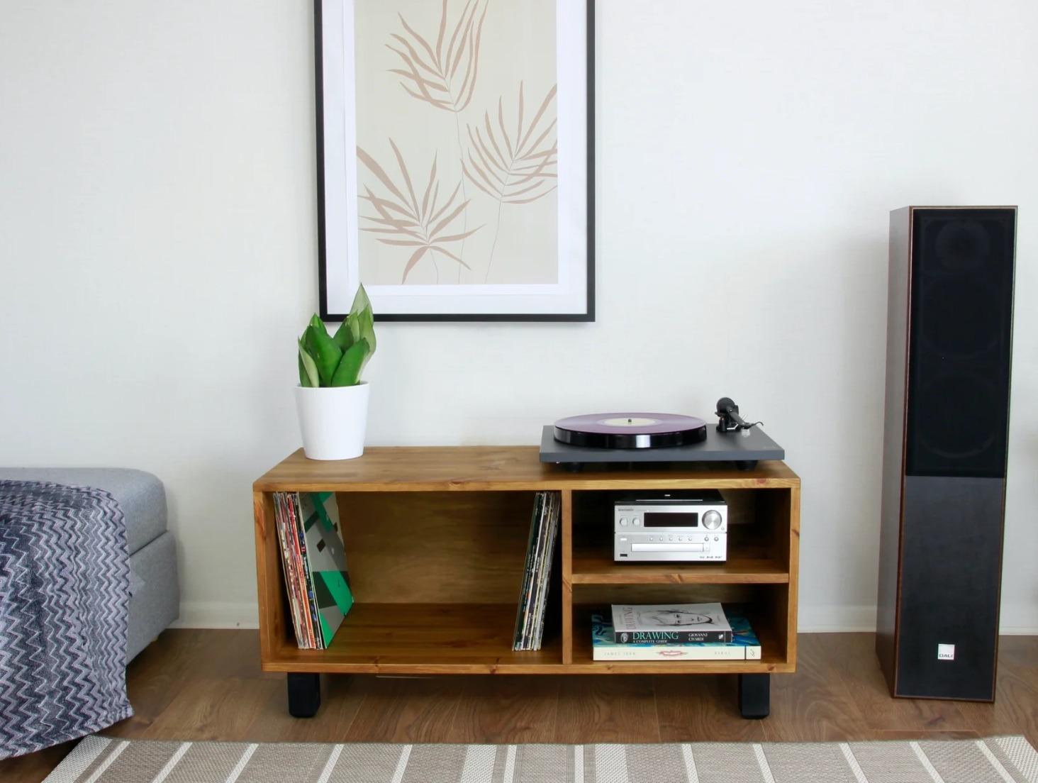 Vintage TV Stand with Record Player Stand in SW17 London für 70,00
