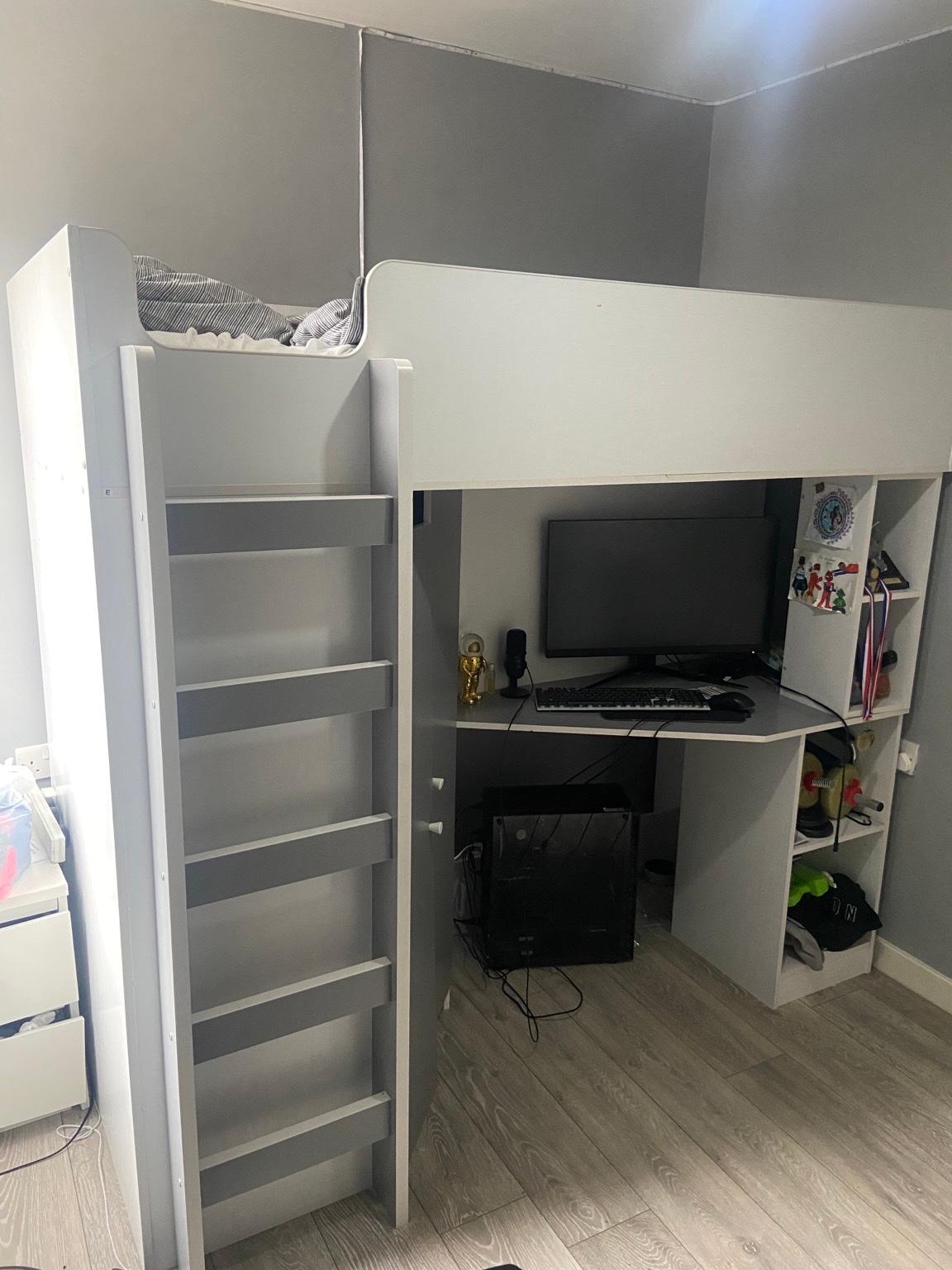 Bunk bed with desk in SE11 London für £ 200,00 zum Verkauf Shpock AT