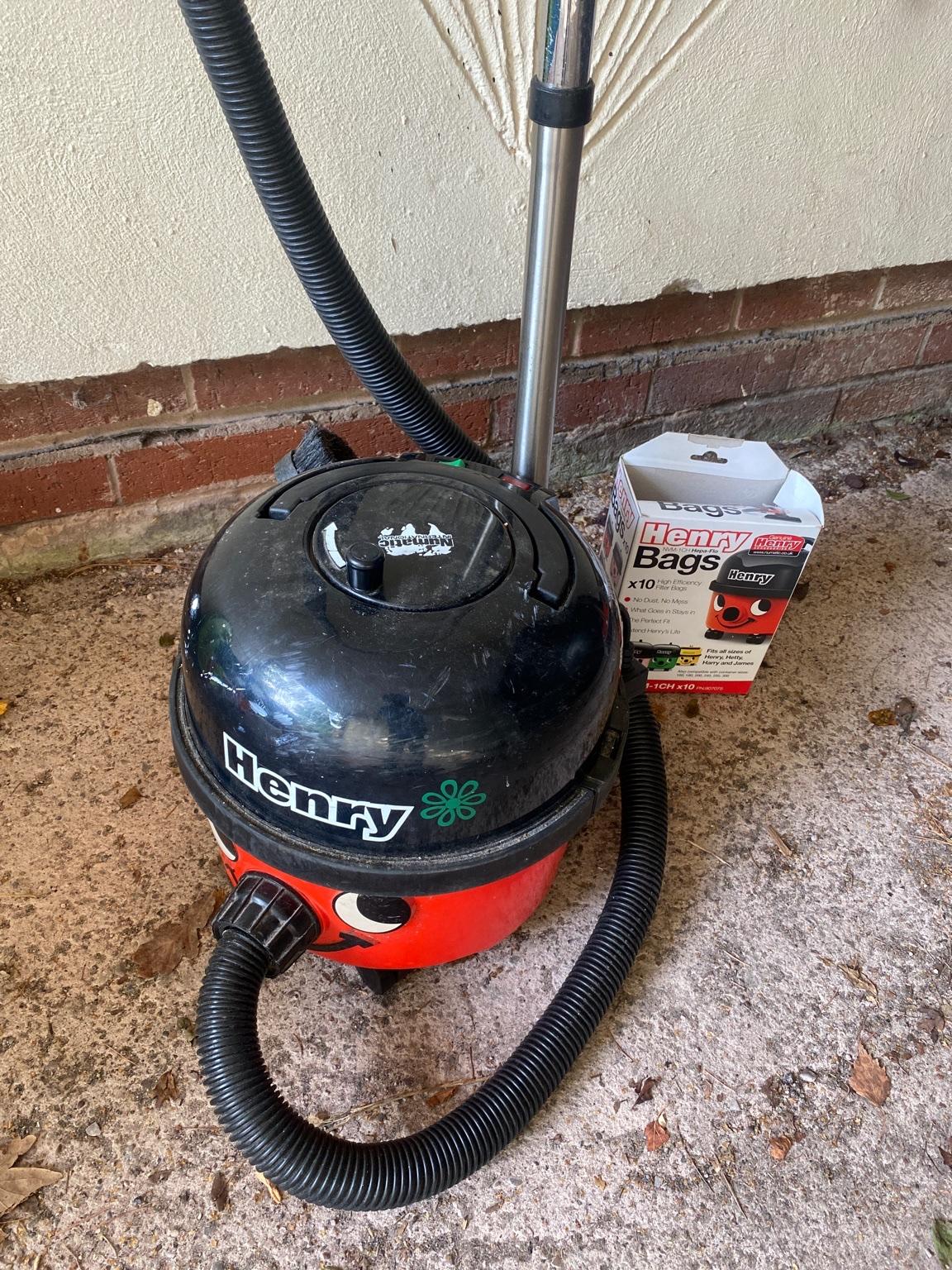 Henry vacuum HVR 200a spare or repairs in WS11 Chase für 10,00 £ zum