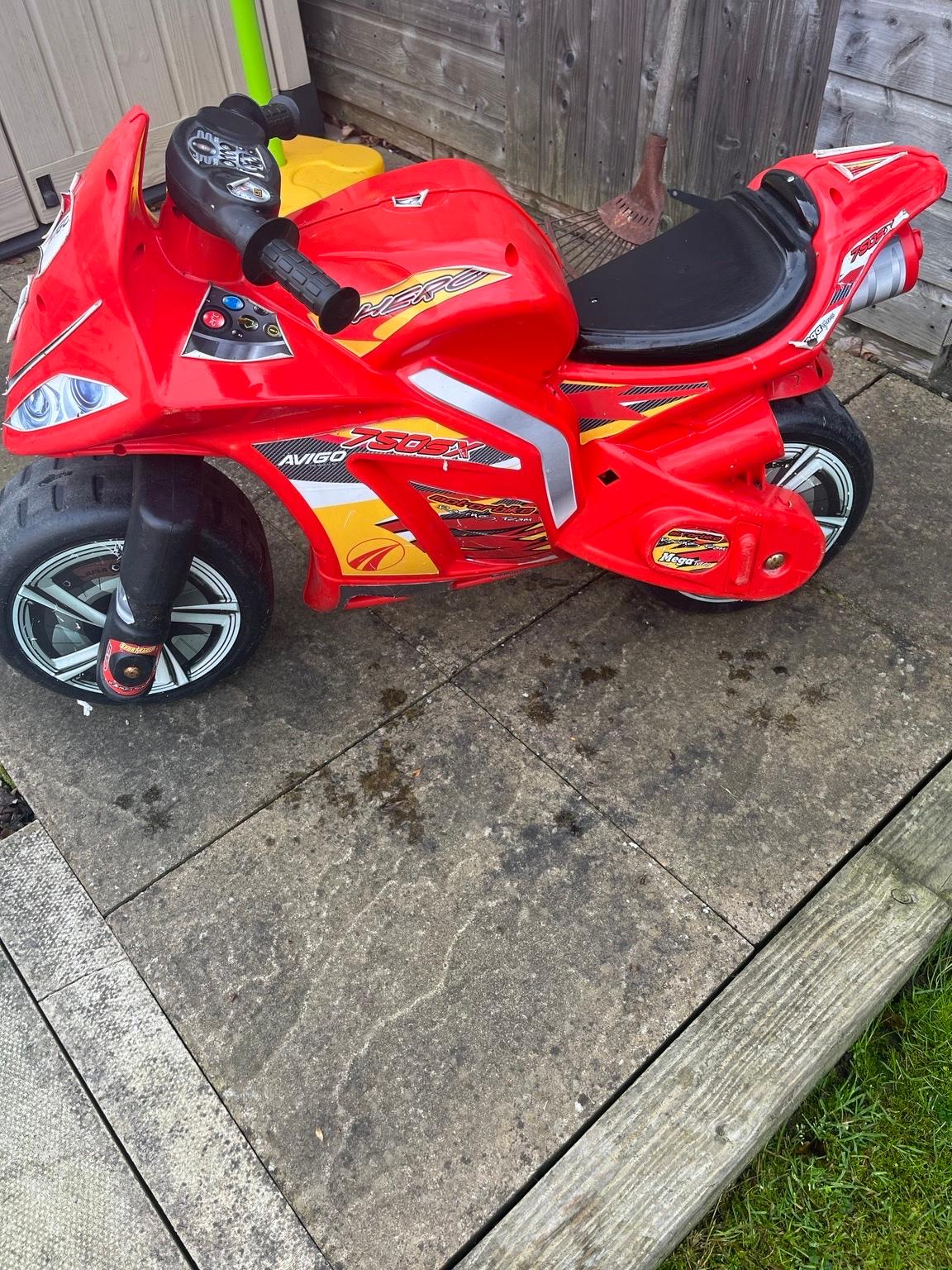 Ride on motorbike age up to 8 in B36 Bromwich für £ 10,00 zum Verkauf