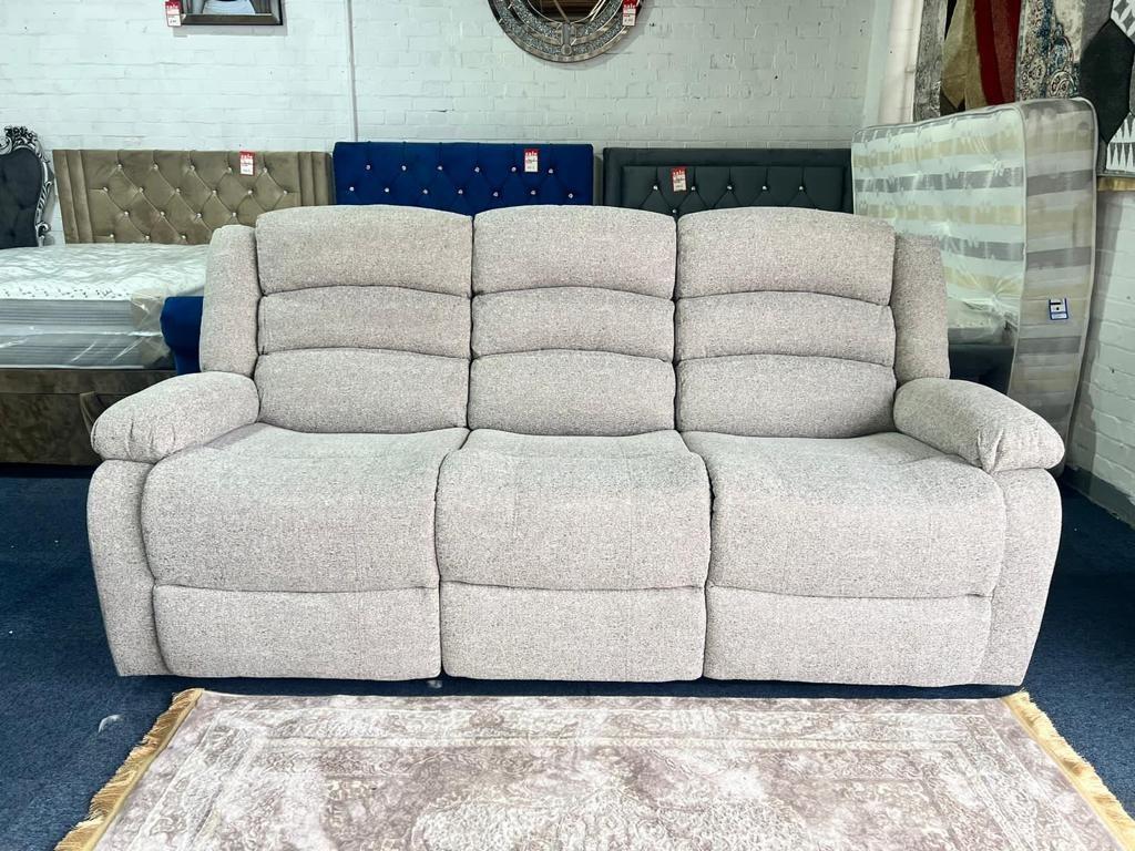 3+2 SEATER FABRIC RECLINER SOFA FOR SALE in S71 Barnsley für 849,00