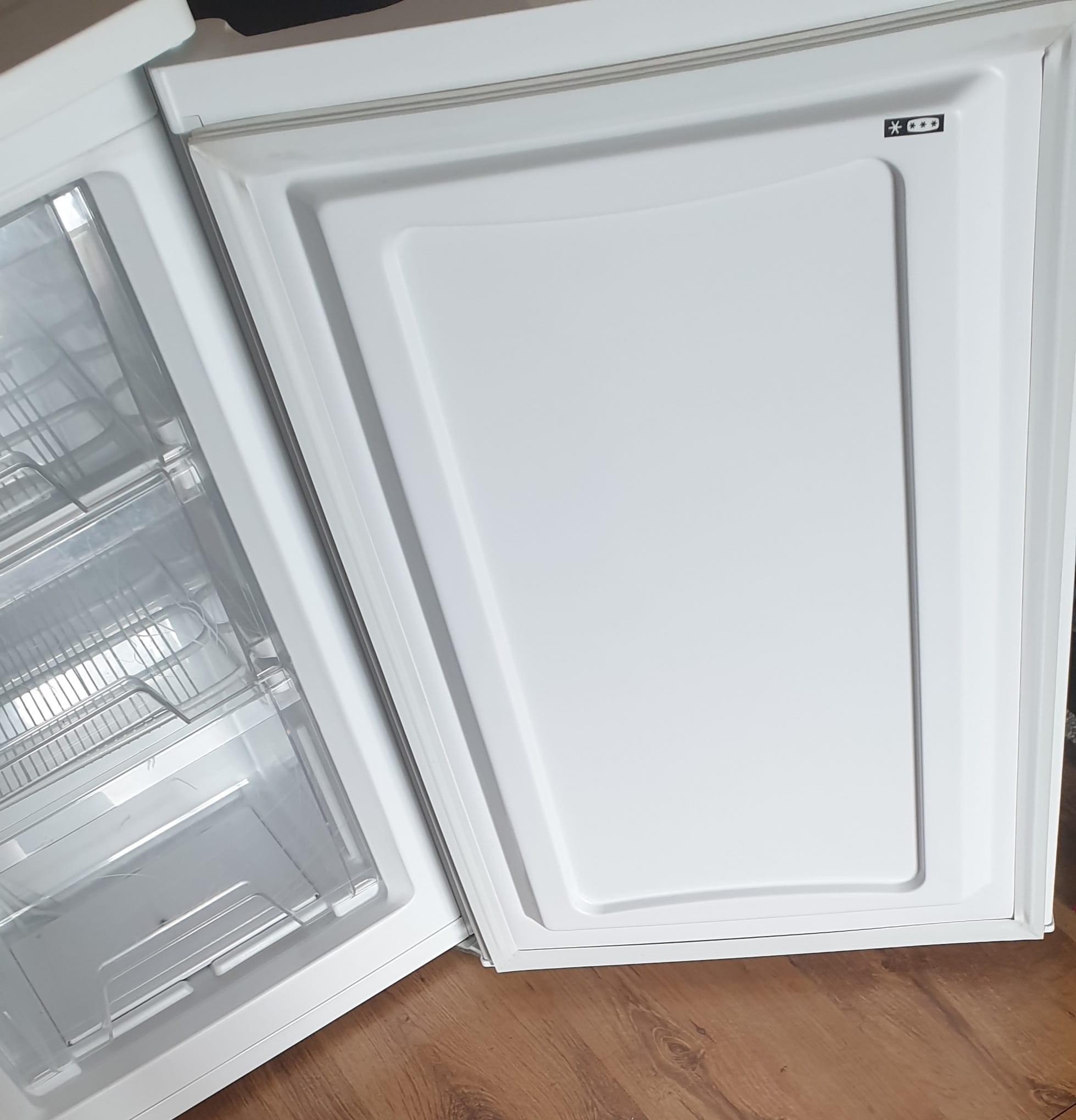 freezer undercounter Swan can deliver in B70 Sandwell for £60.00 for