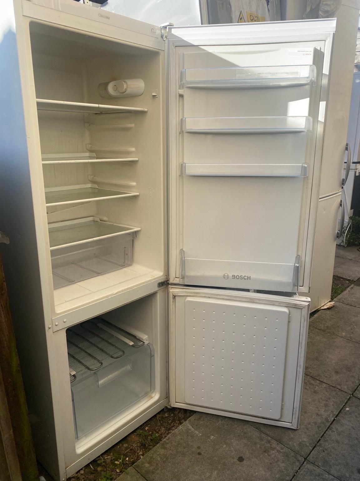 BOSCH CLASSIXX FRIDGE FREEZERGOOD CONDITION in CR0 London für 95,00