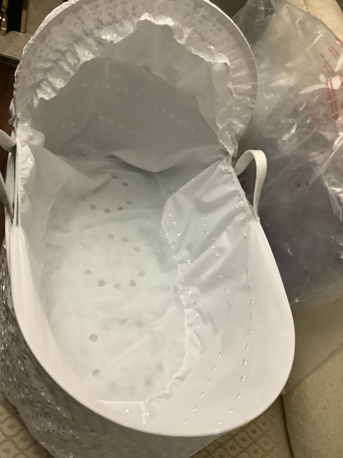 Shnuggle Dreami white Moses Basket with cover in B33 Birmingham für 108