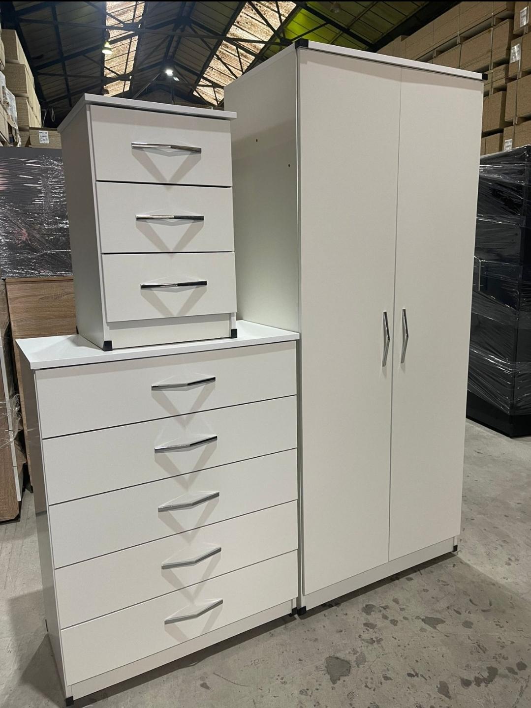 Fully assembled wardrobe sets in DE14 Staffordshire für £ 250,00 zum