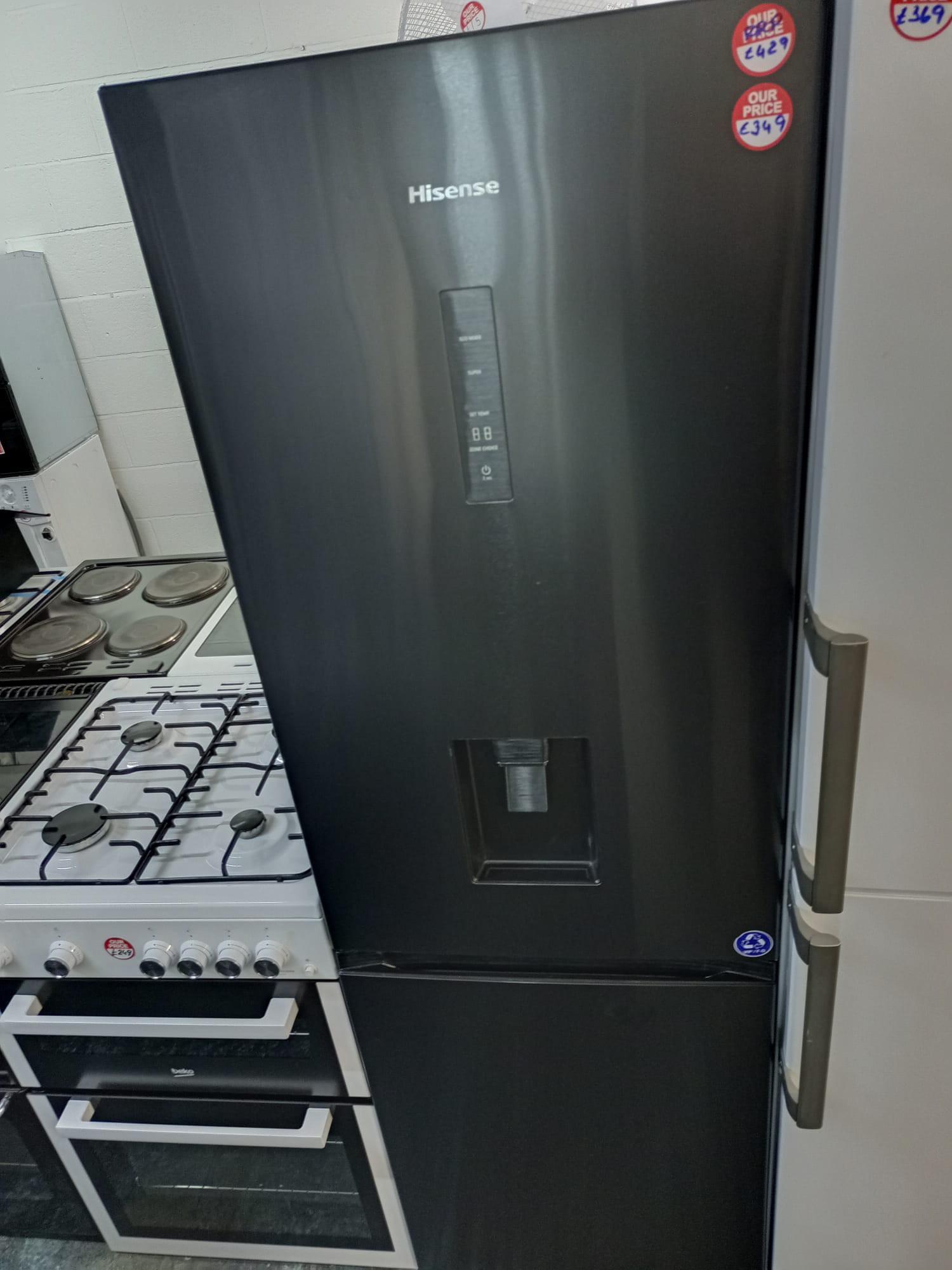 Hisense Fridge Freezer with water Dispenser in BL3 Bolton für £ 349,00