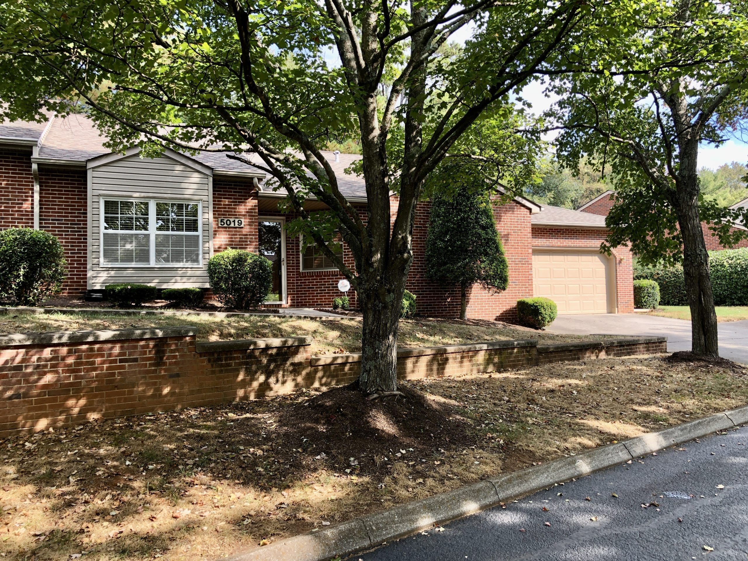 SOLD 275,000 5019 Griffins Gate Lane Knoxville, TN 37912 Powell Auction & Realty