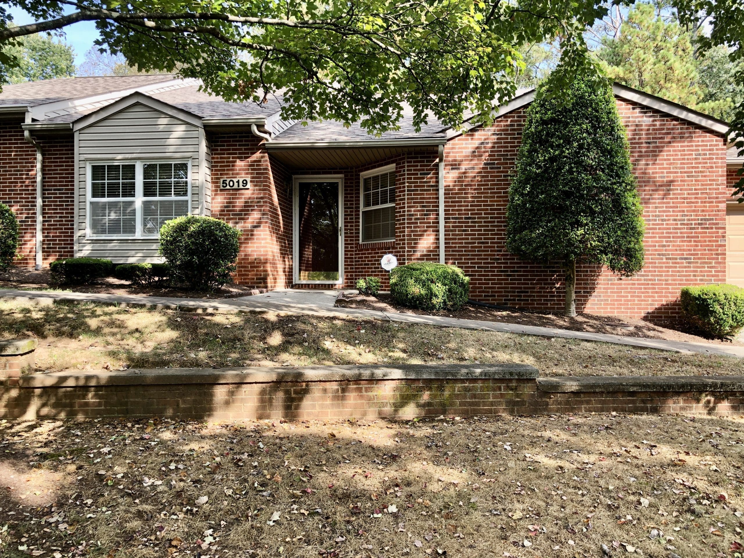 SOLD 275,000 5019 Griffins Gate Lane Knoxville, TN 37912 Powell Auction & Realty