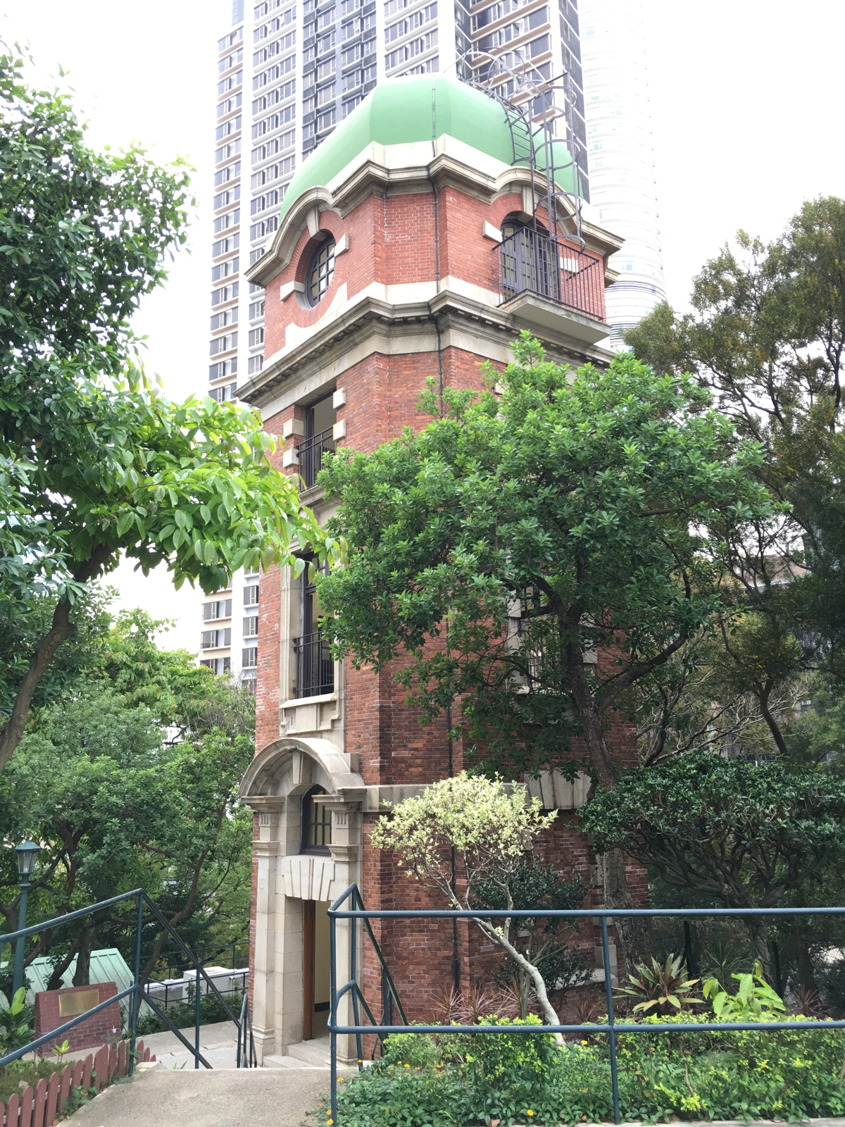 時間を知らせる場所だったシグナルタワー/Signal Hill Garden～香港歴史散歩尖沙咀 まるこの生活～自由気ままに