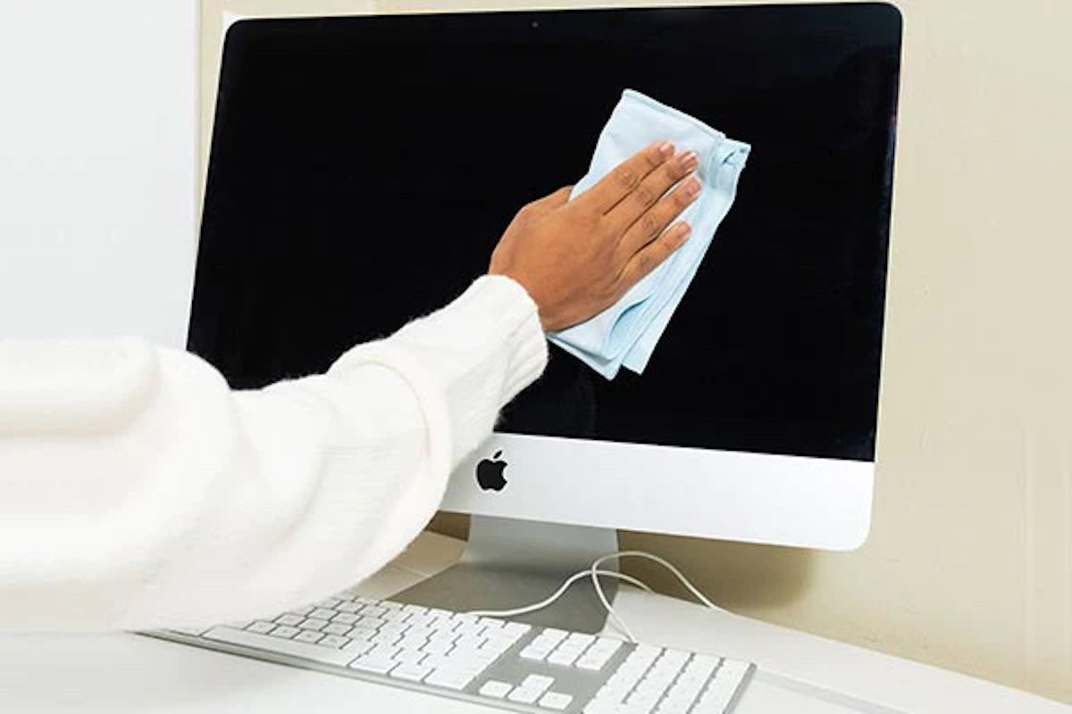 Правильна чистка екрана MacBook, iMac, Apple Display MAC Україна