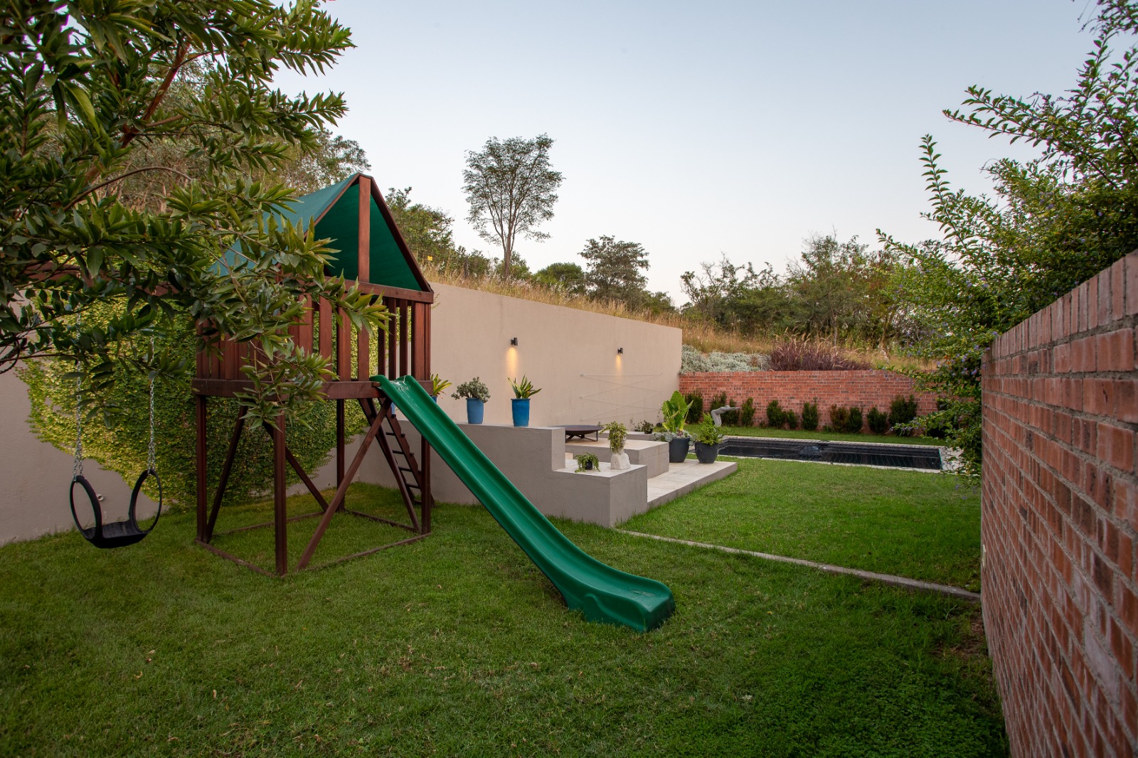 Luxurious living and beautiful views of the Lowveld. Stunning 4bedroom