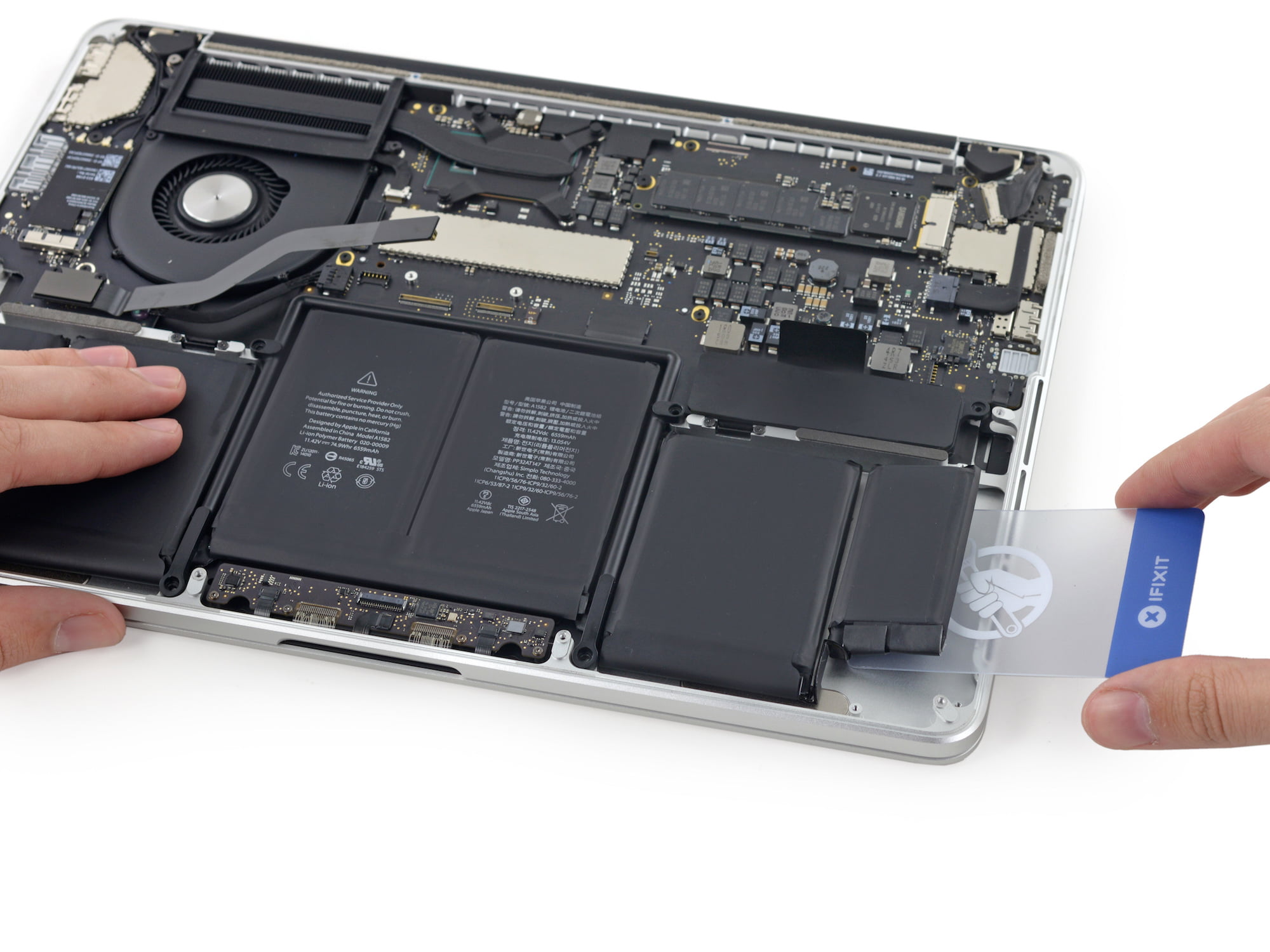 iFixit zerlegt auch MacBook Pro 13" Early 2015 in Einzelteile mac&egg