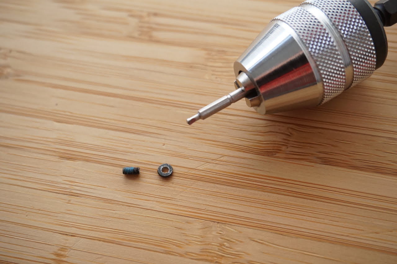 Worn out How to remove MacBook screws with stripped heads mac&egg