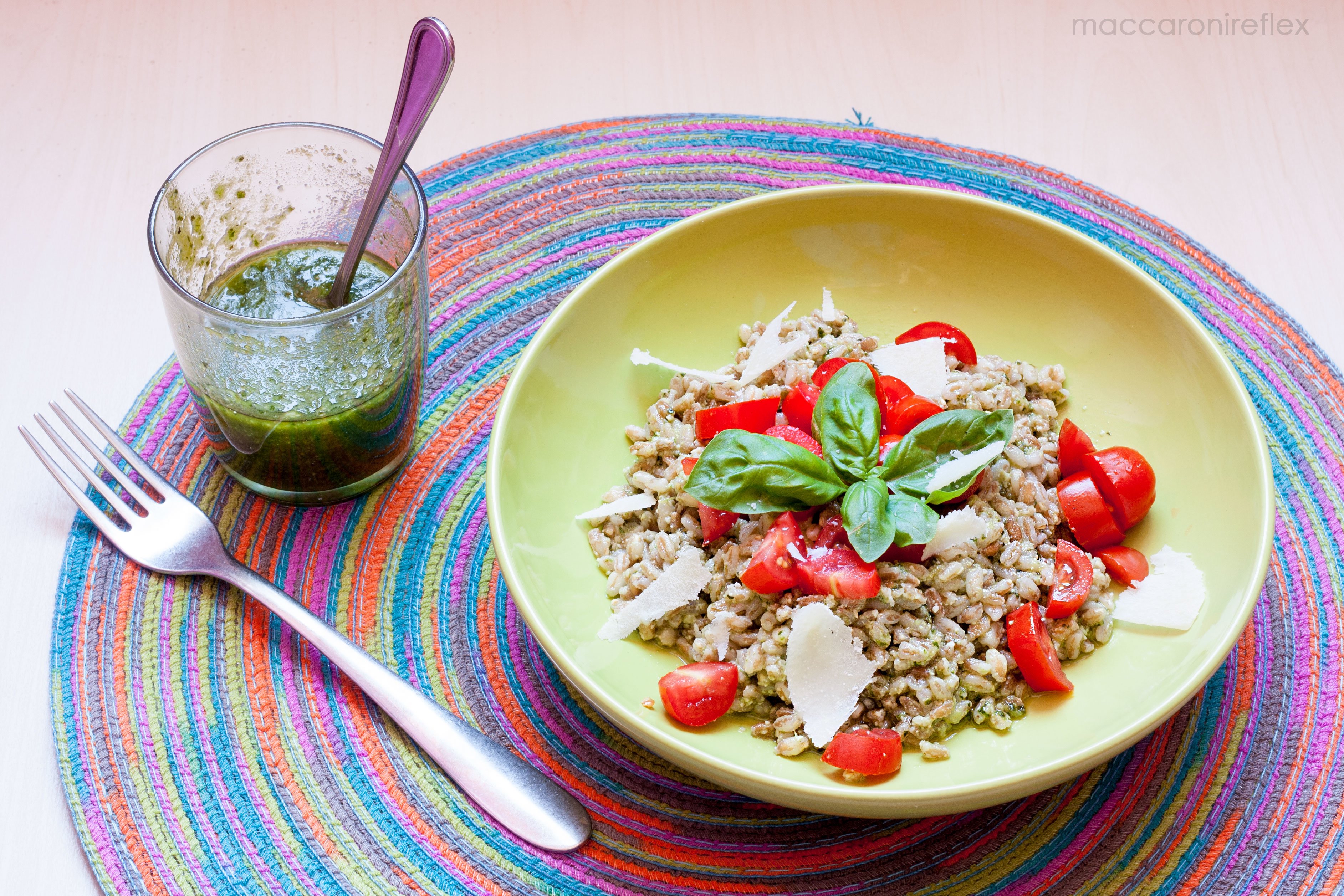 Insalata di farro con pesto e pomodorini Maccaroni Reflex