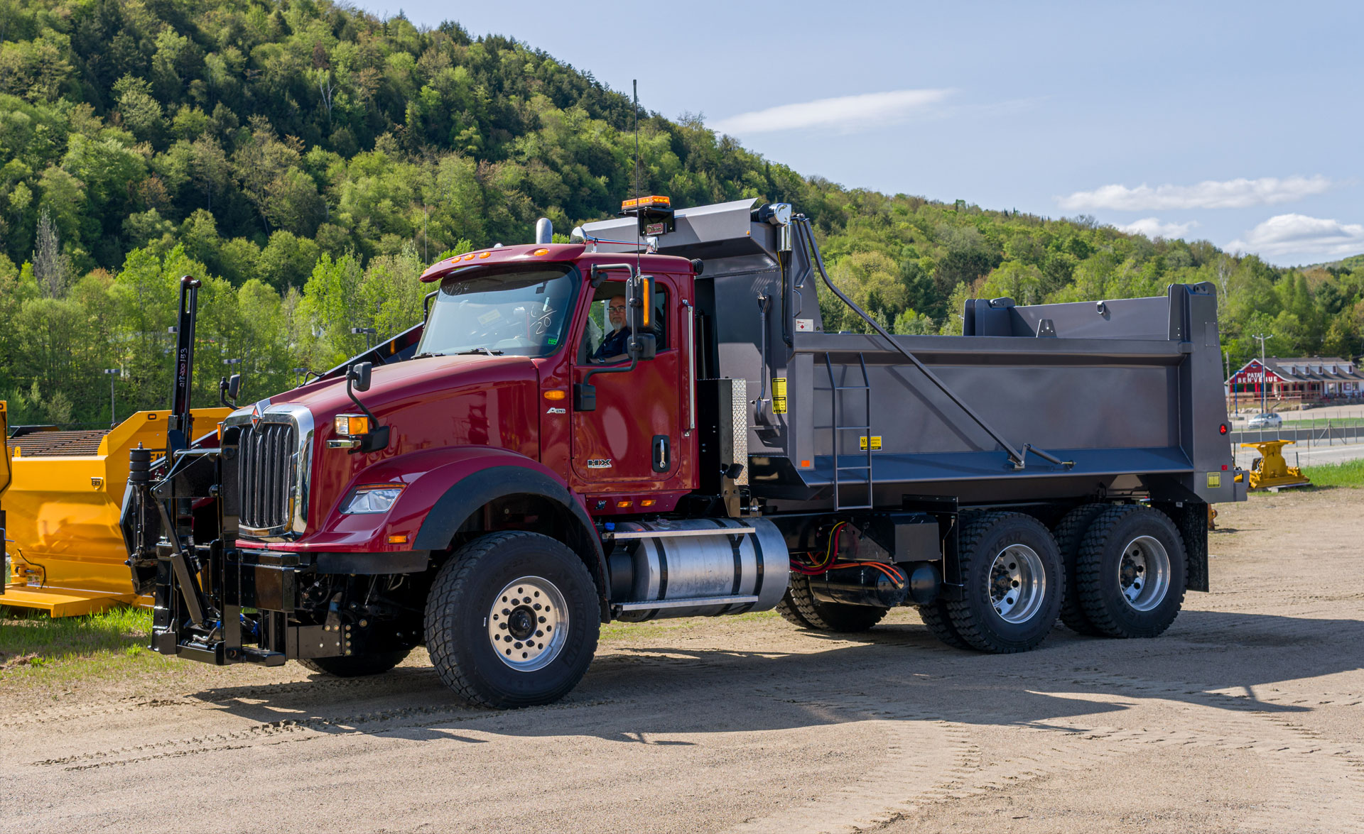 Equipment and parts for specialized vehicles Machineries