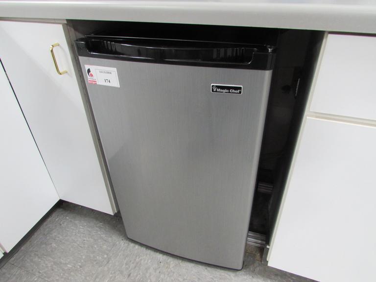 Machines Used Magic Chef Compact Refrigerator