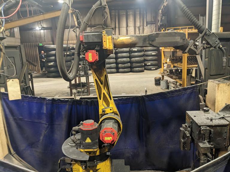 Machines Used Genesis Versa 2G Trunnion Style Robot Welding System