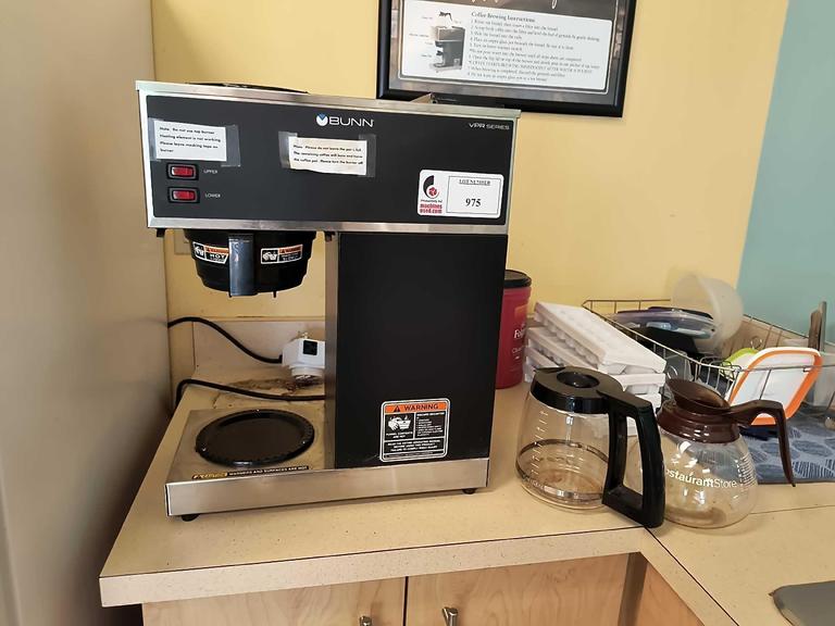 Machines Used Bunn VPR Series Coffee Maker with Warmer, Filters, Pots
