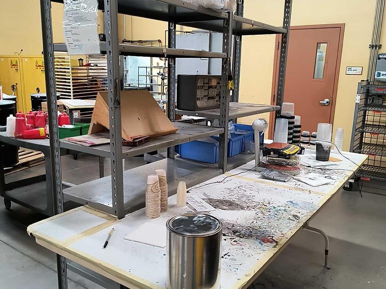 Machines Used Laminate Top Work Table with Metal Shelf Unit and
