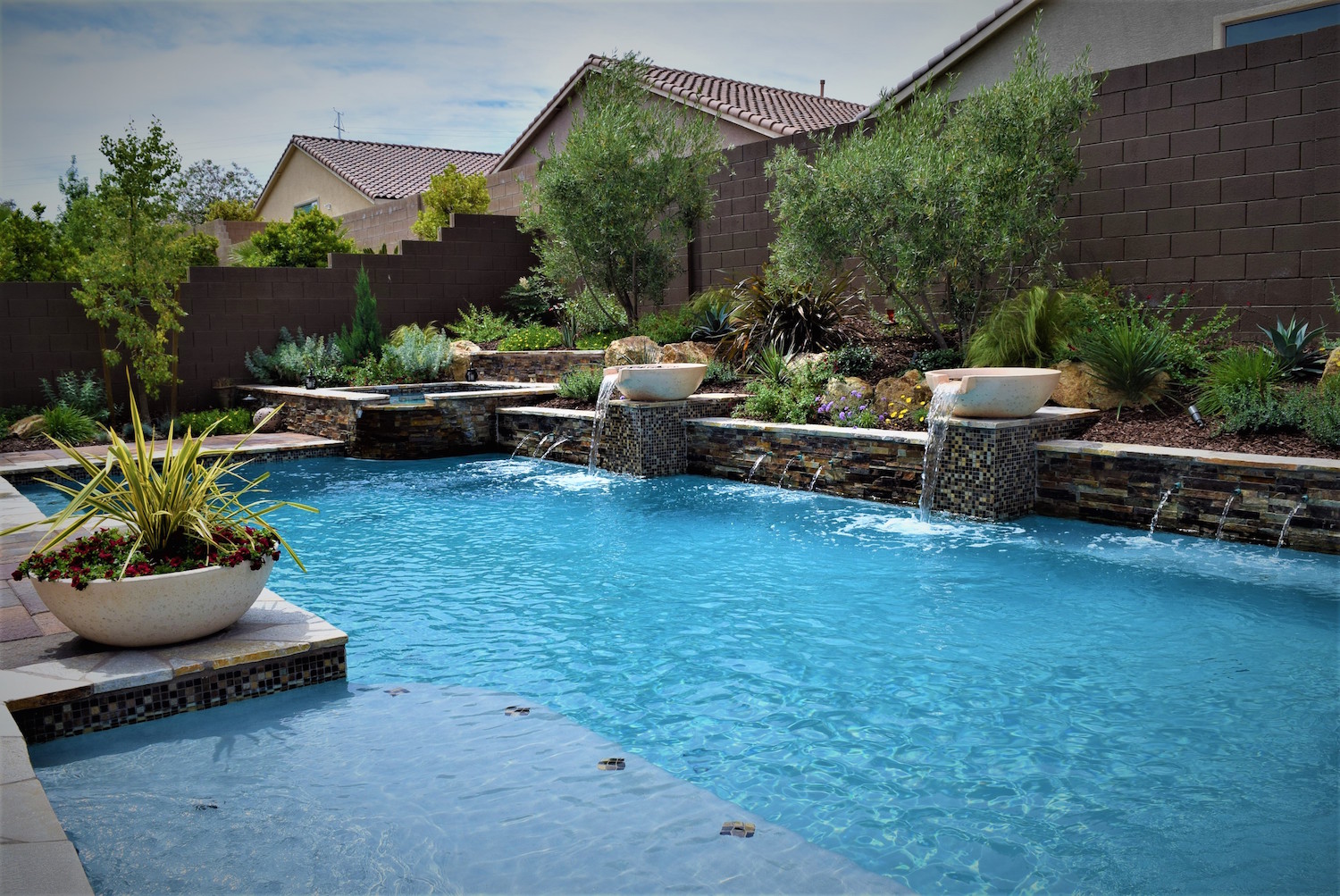 MAC Landscaping Luxury Landscape Design & Putting Greens