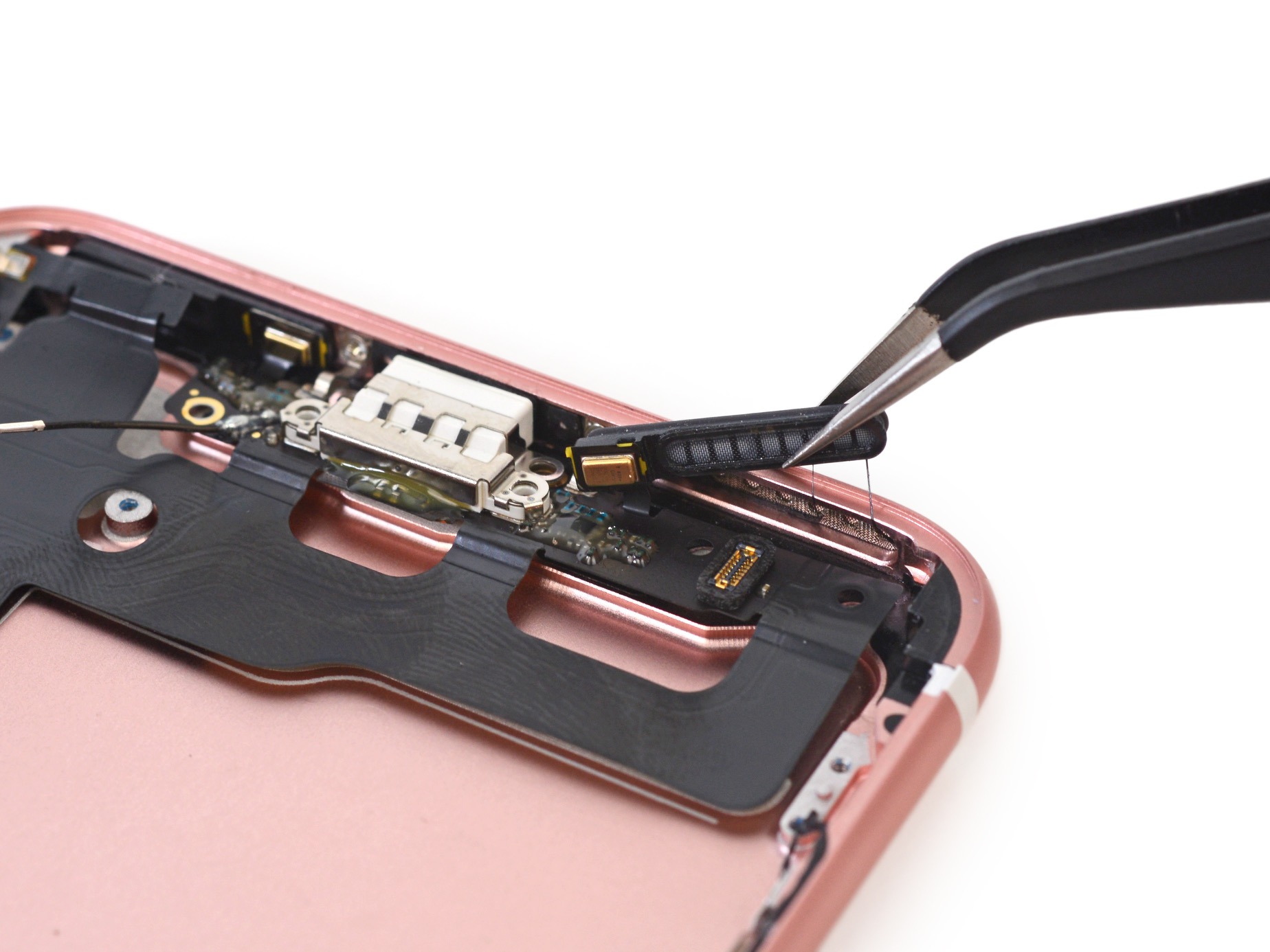 iFixit desmonta o iPhone 7 Plus e confirma que o aparelho tem 3GB de