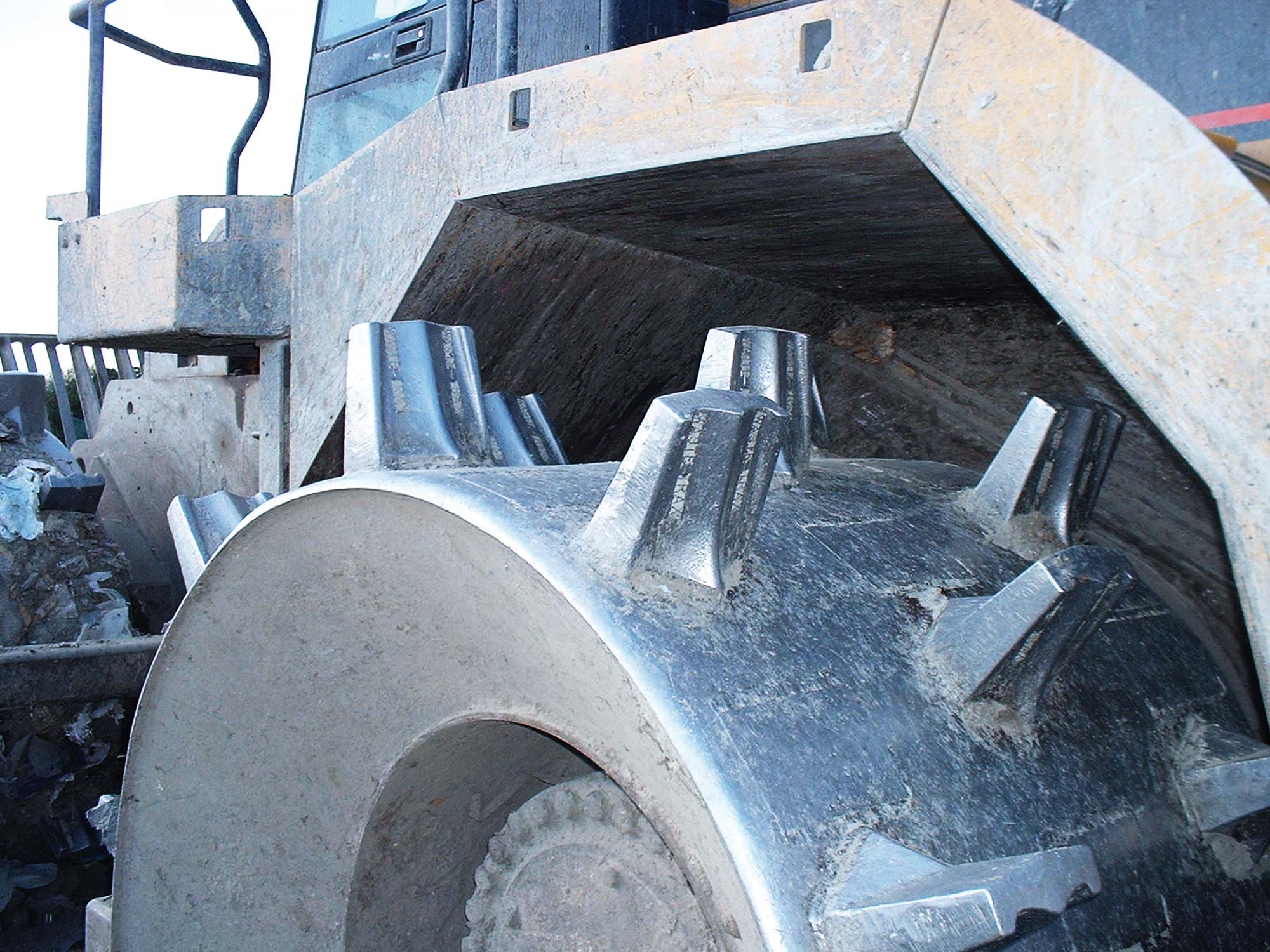 MTrax Diamond Diamond Cleats for Landfill Compaction Macpactor