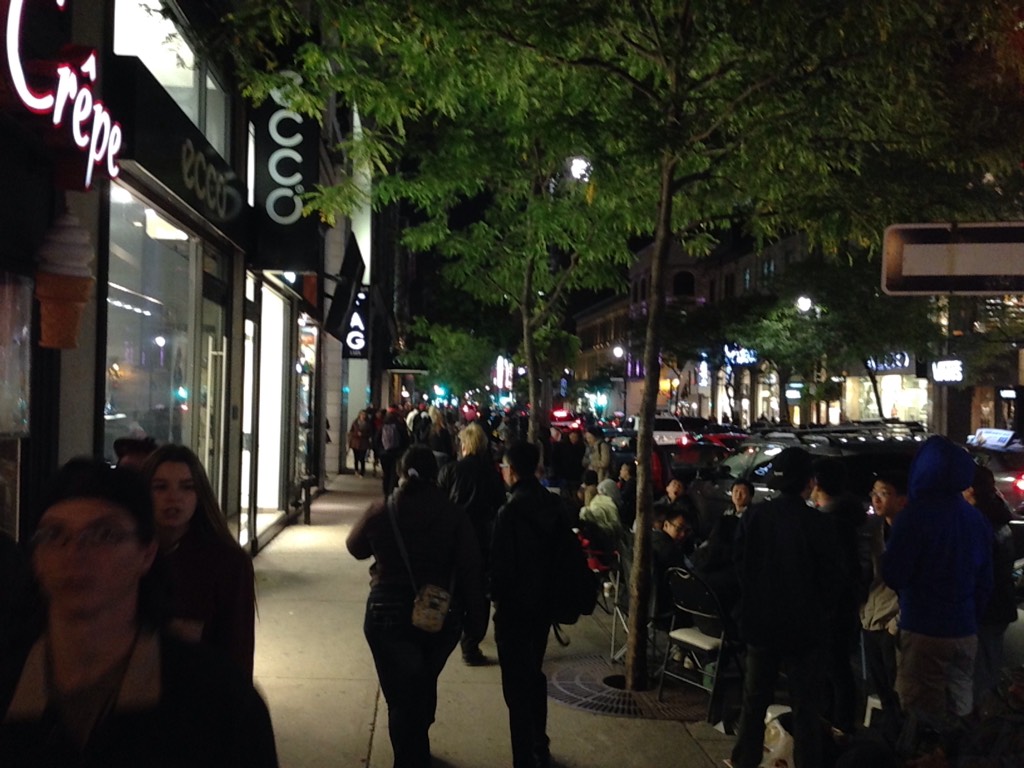 Dans la file du lancement des iPhone 6 et 6 Plus