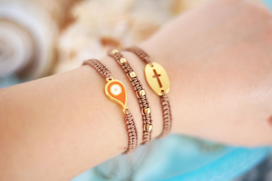 21 Easy DIY Macrame Friendship Bracelet Tutorials for Beginners