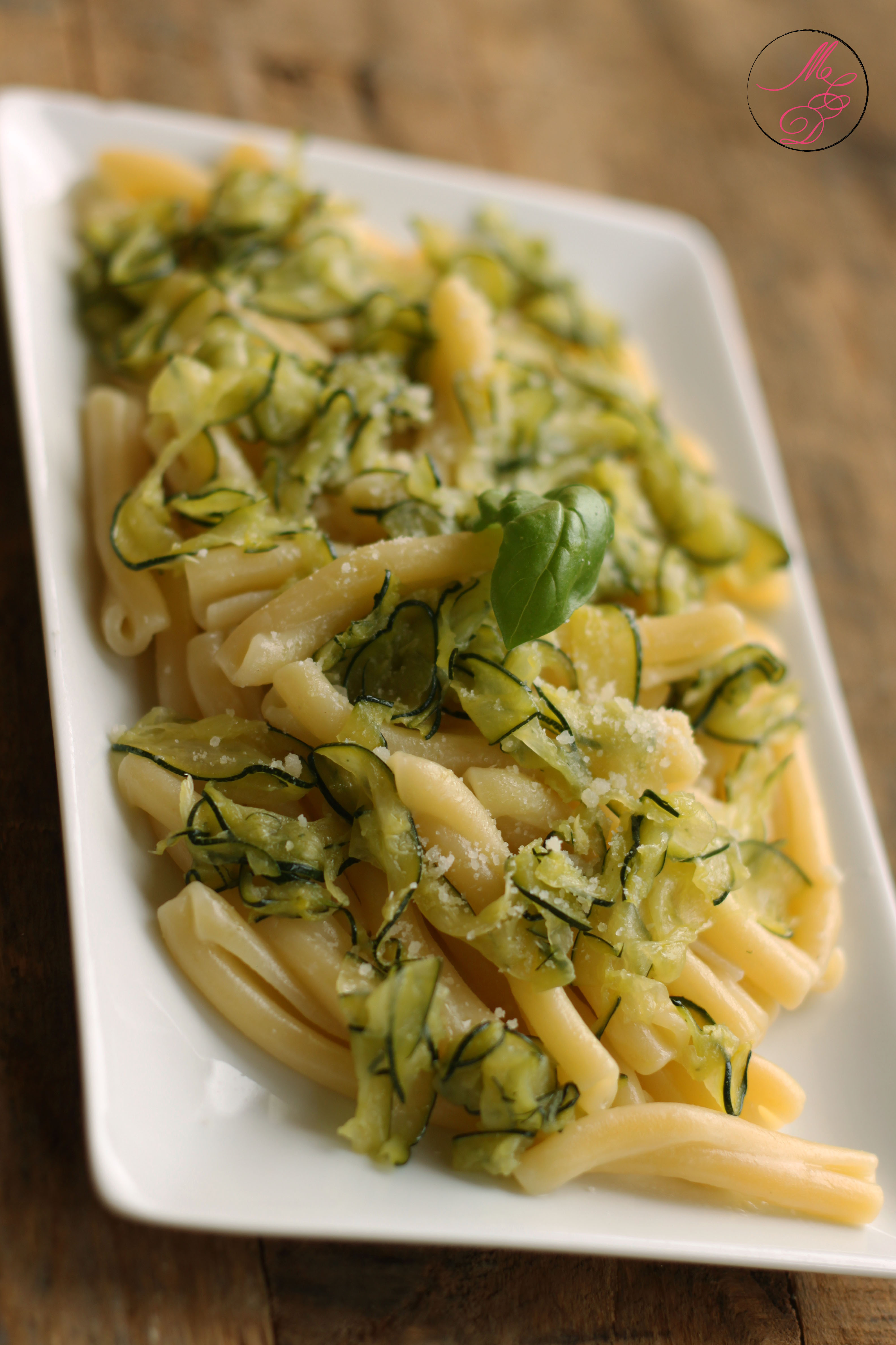 Pâtes aux courgettes, à l’ail & au parmesan (Casarecce con zucchine