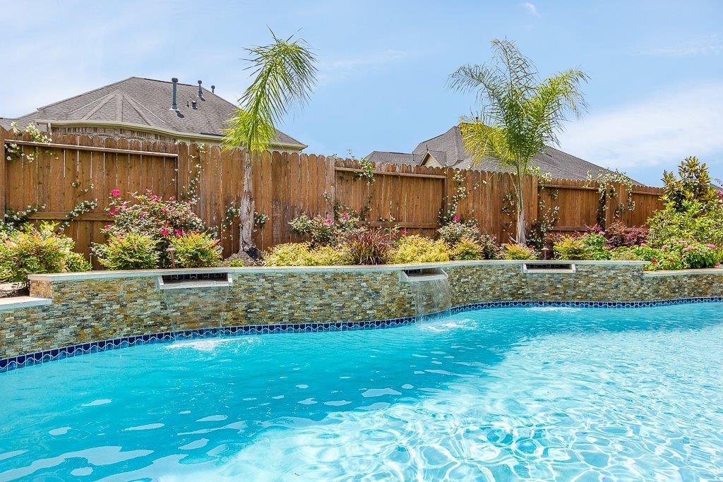 Beacon View Court Residence Maddox Custom Pools & Landscaping