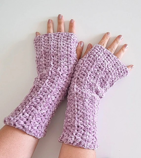 12 Free Fingerless Gloves Crochet Patterns Made by Gootie