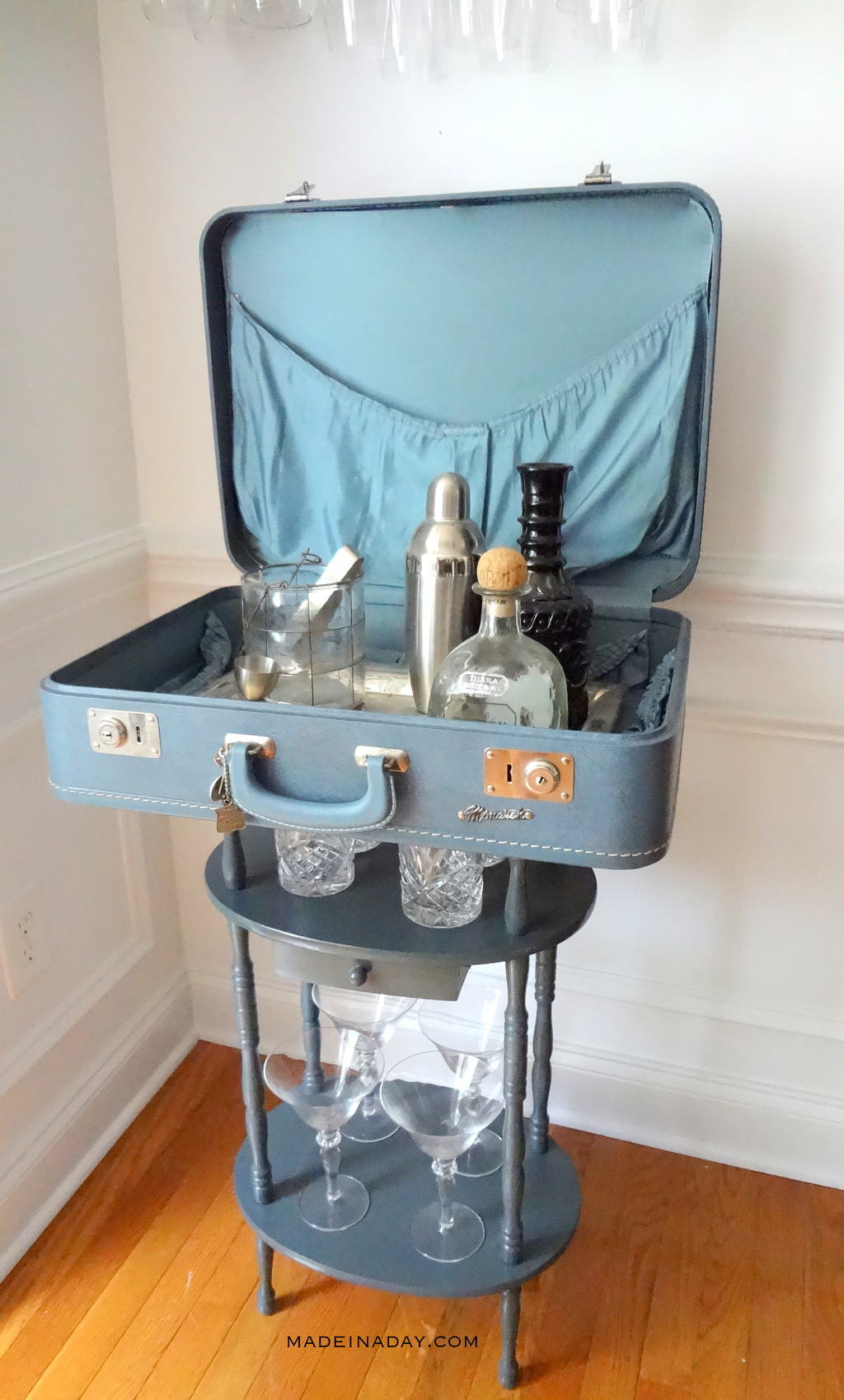 Vintage Suitcase Table Bar Made in a Day