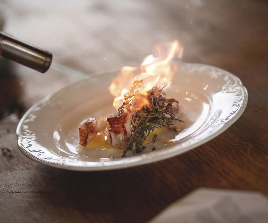 Camp Fuego, tetovaná táboráková gastro romantika Made in ČSR