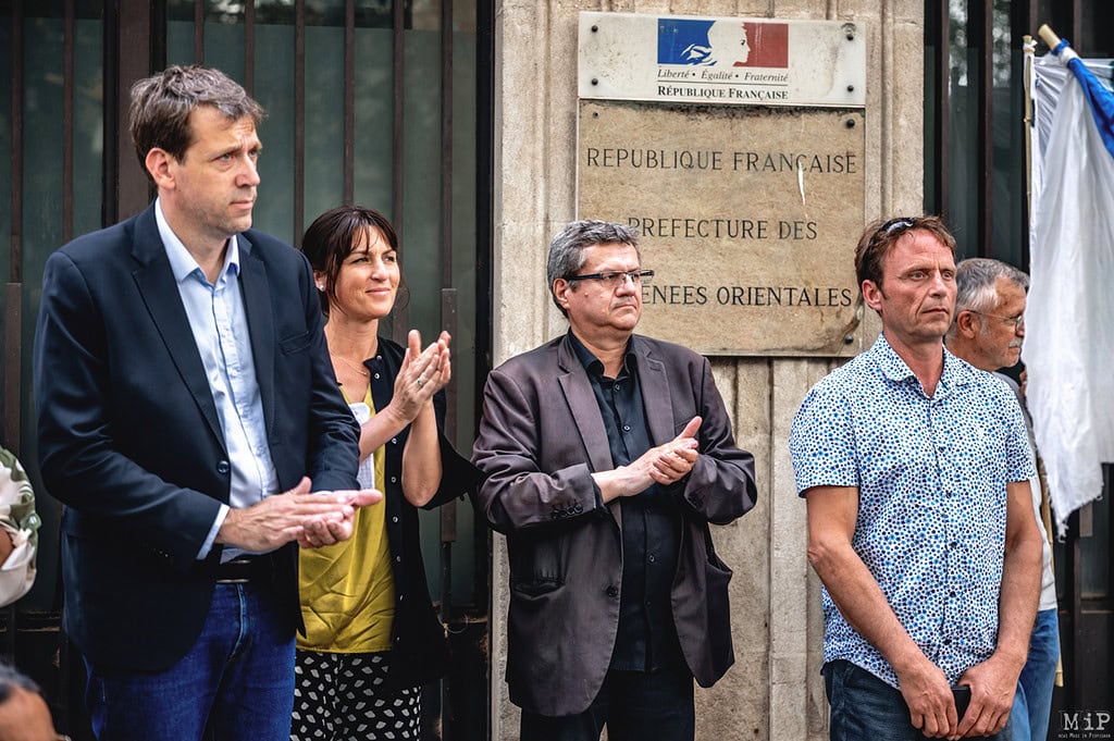 MANIFESTATION CONTRE GOLF PREFECTURE