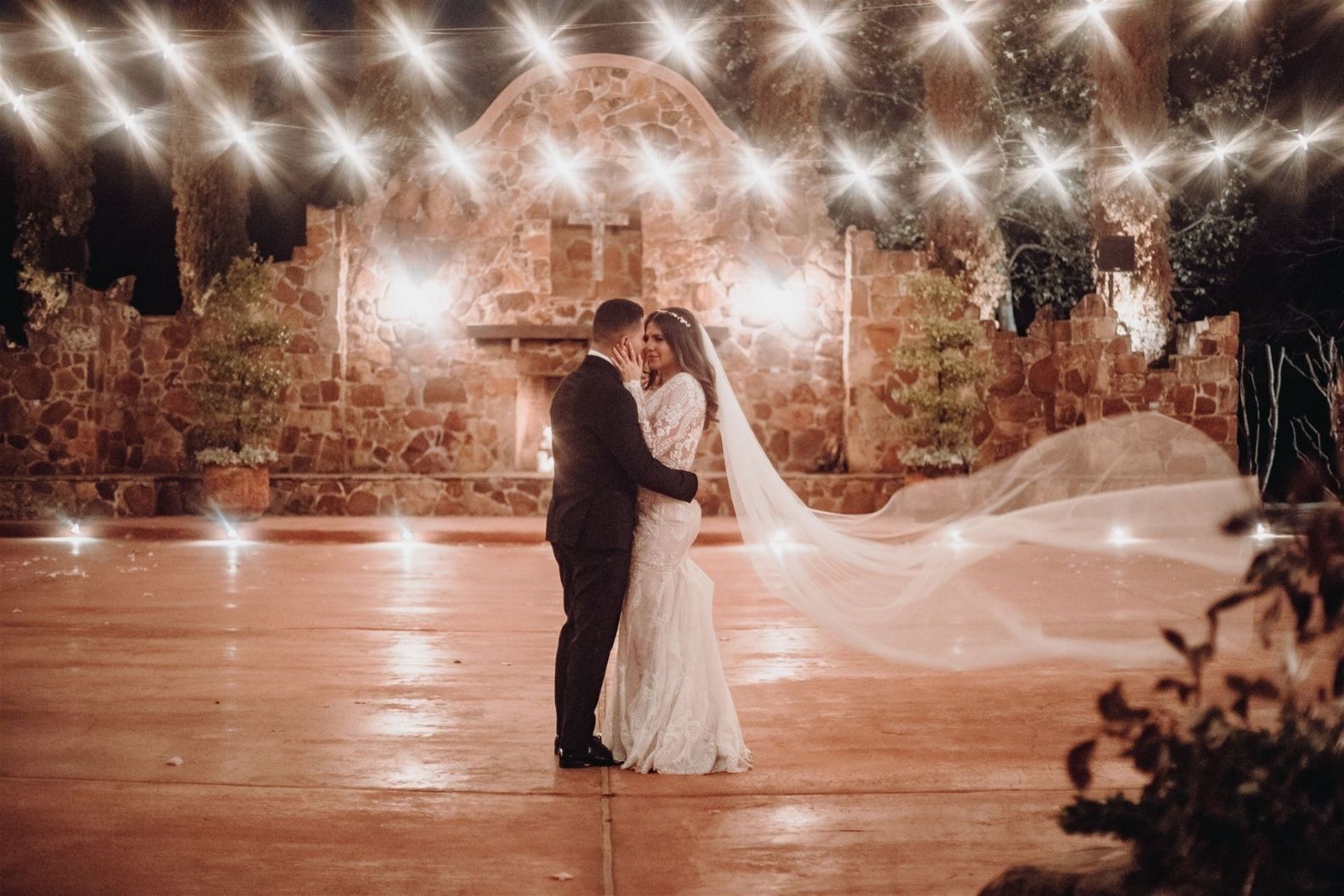 12+ Outdoor Twilight Wedding