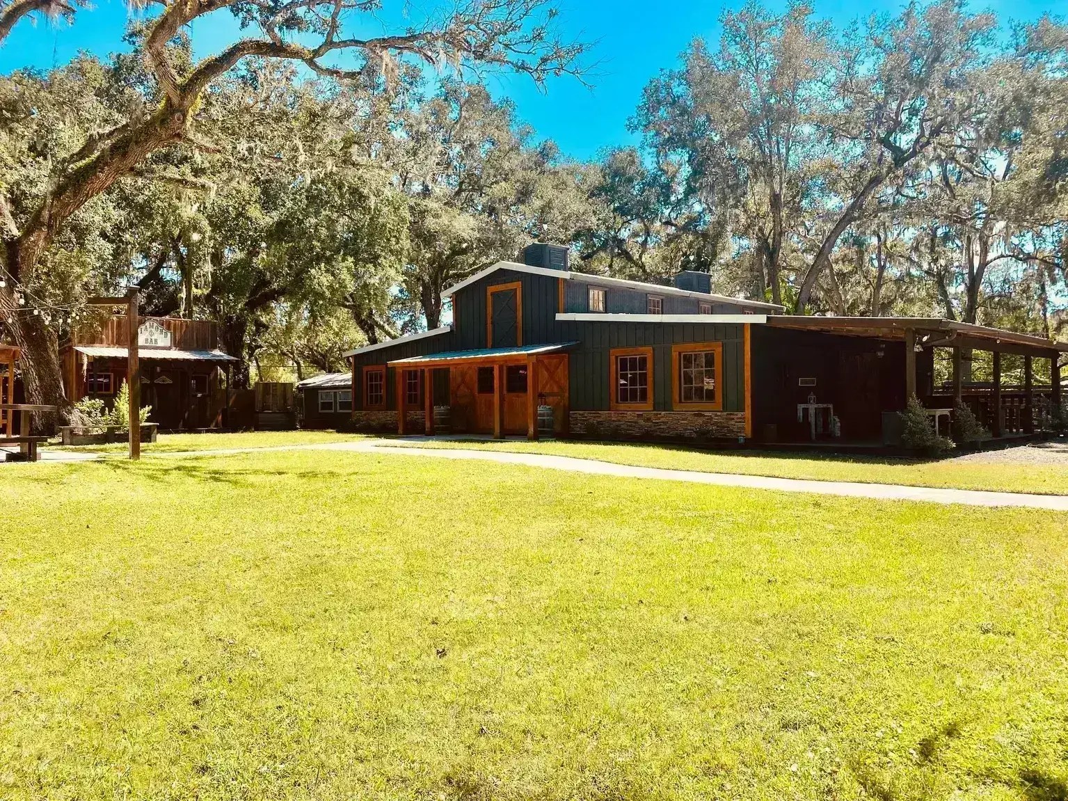 New Wedding Venue in Thonotosassa, FL Madison Barn Venue