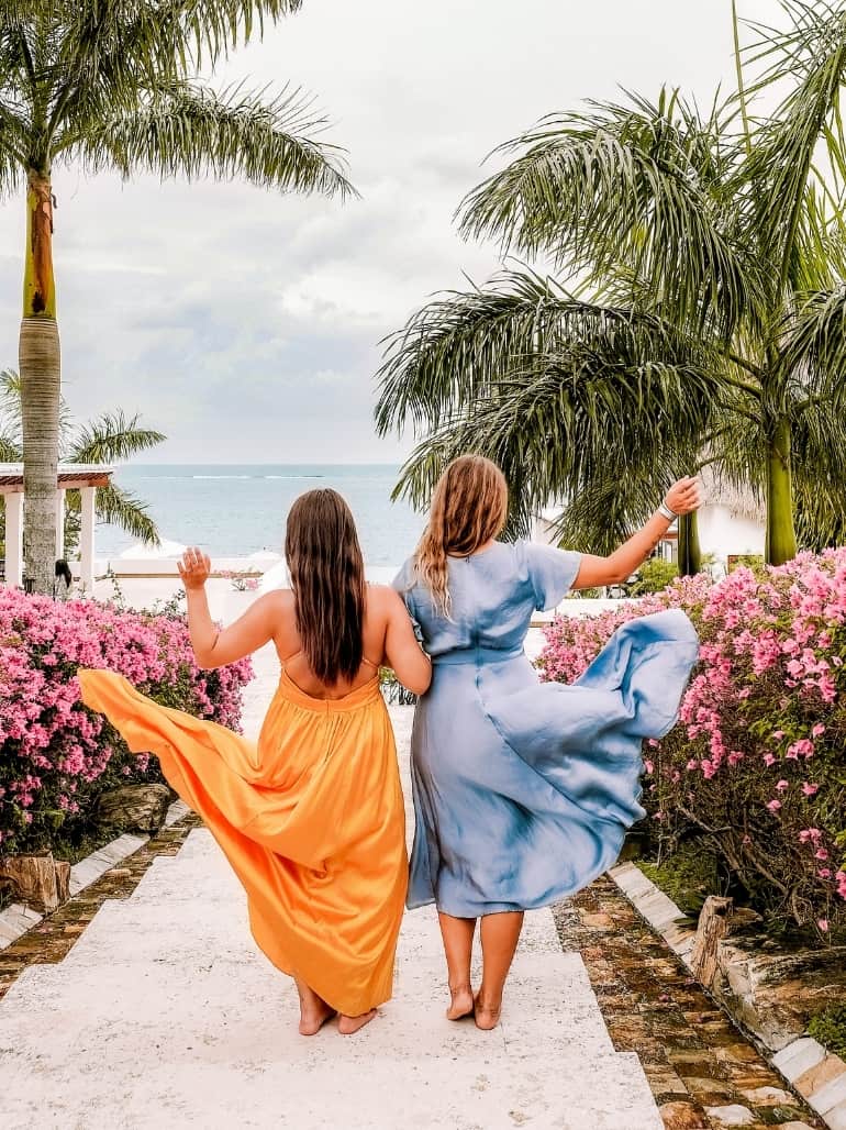 16 Bars With the Best Roatan Nightlife Madison's Footsteps