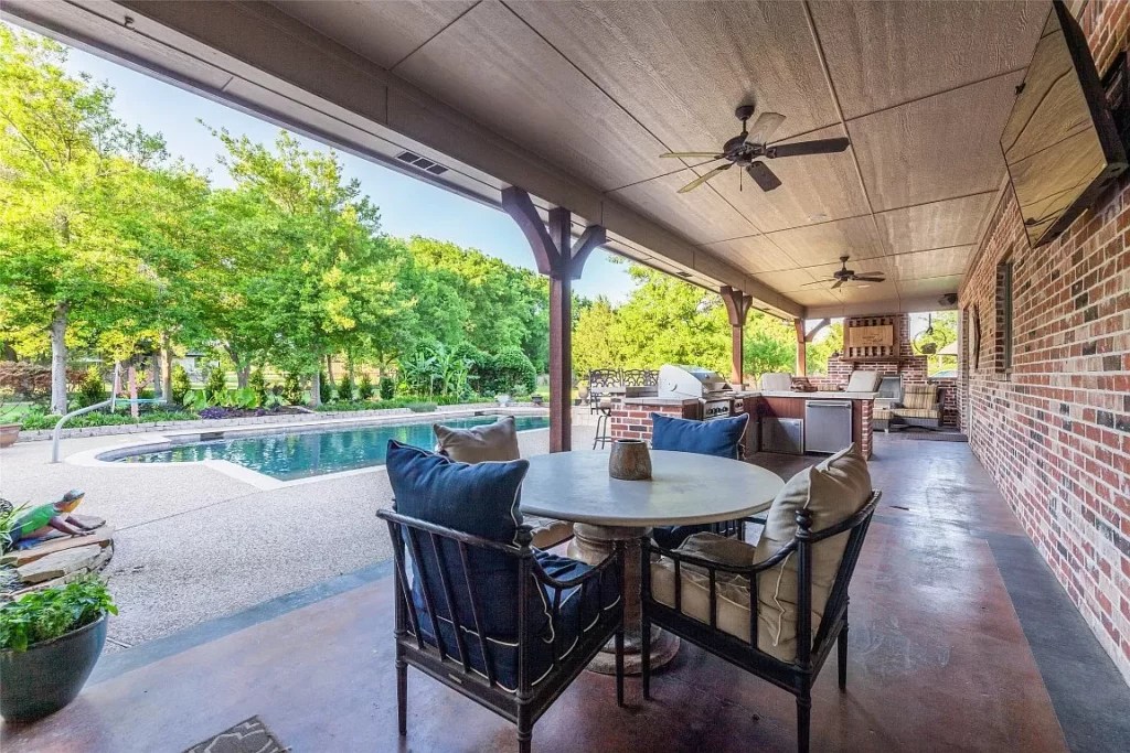 Luxury Living at its Finest A Closer Look at 444 Wyndemere Blvd, Heath