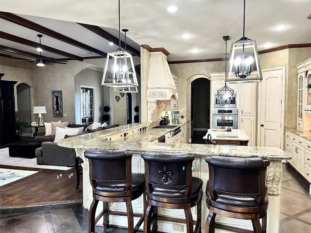 Luxury Living at its Finest A Closer Look at 444 Wyndemere Blvd, Heath