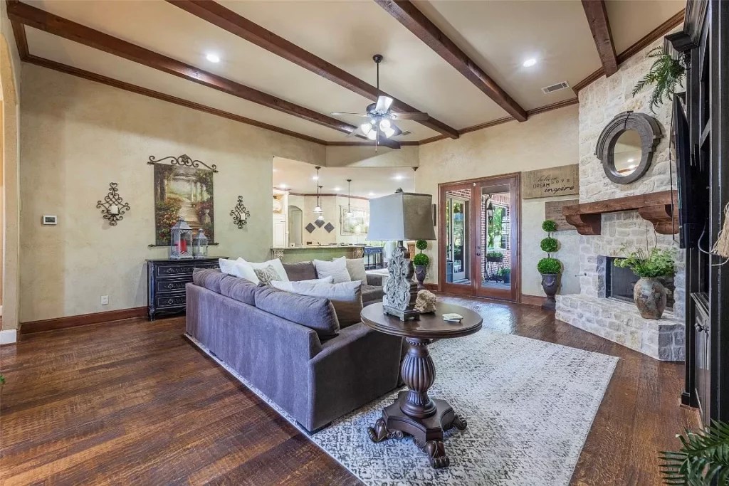 Luxury Living at its Finest A Closer Look at 444 Wyndemere Blvd, Heath