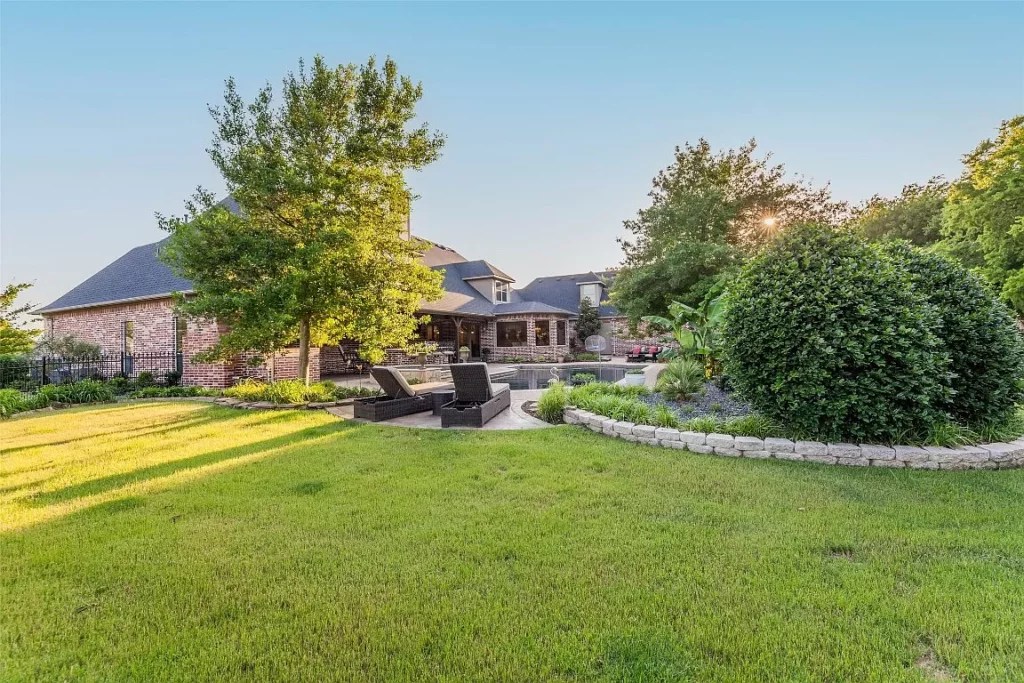 Luxury Living at its Finest A Closer Look at 444 Wyndemere Blvd, Heath