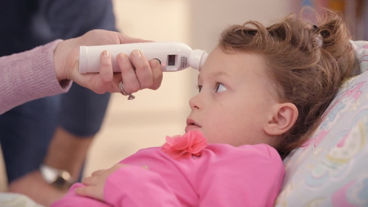 Por qué mi hijo tiene fiebre y los pies fríos Madres Hoy
