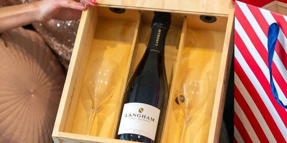 The Best Gifts For Wine Lovers This Christmas! Wine, gadgets & gift