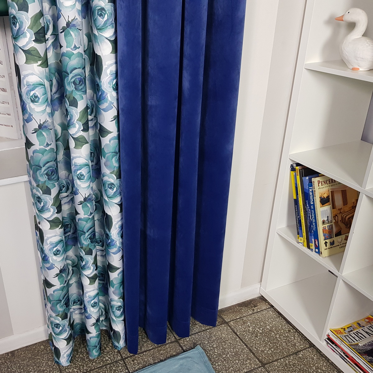 Zasłony na przelotkach do salonu MAG 338, niebieskie w rozm. 140x250 cm