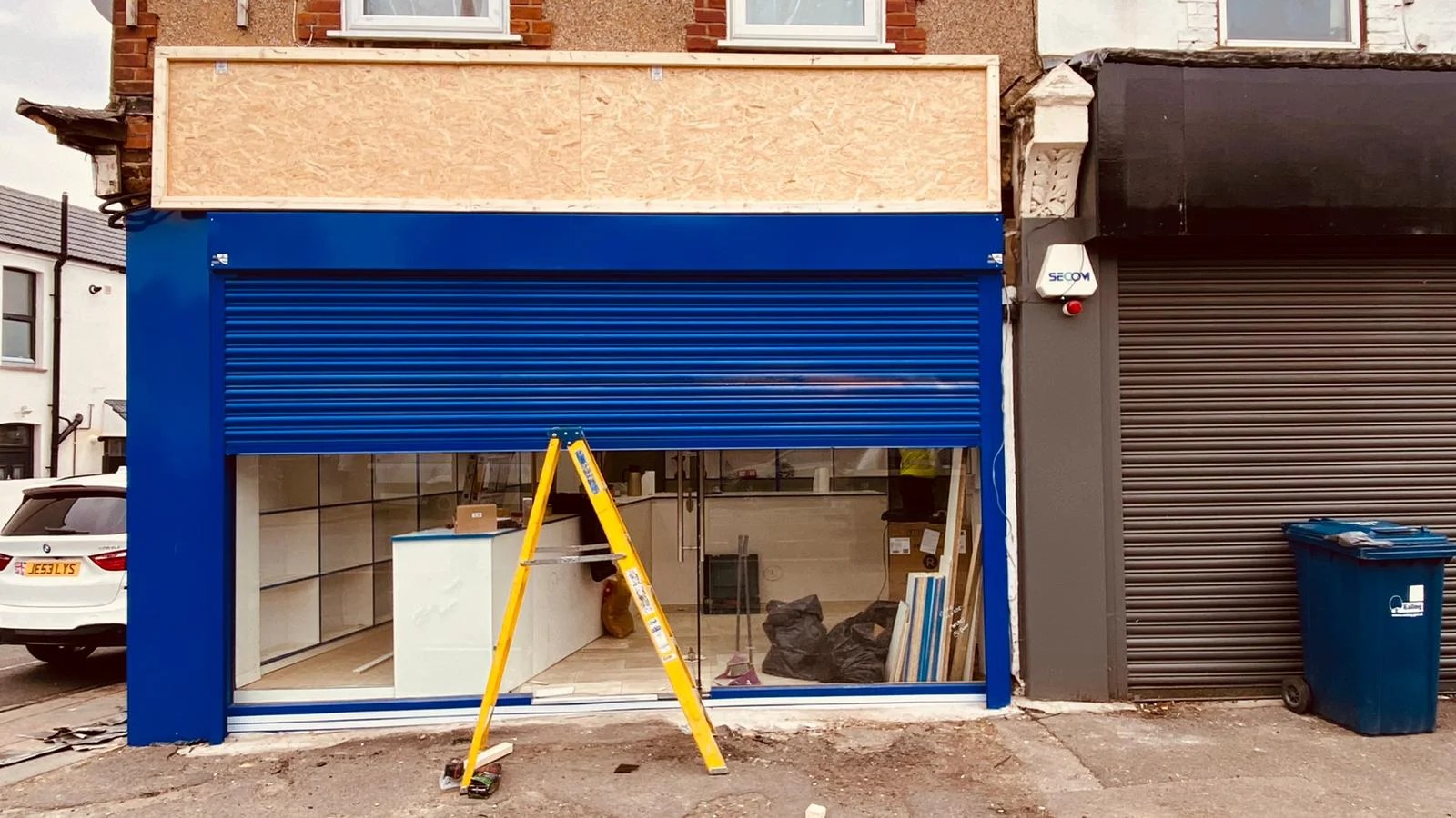 Front Shop and Shutter Magic Of Arts