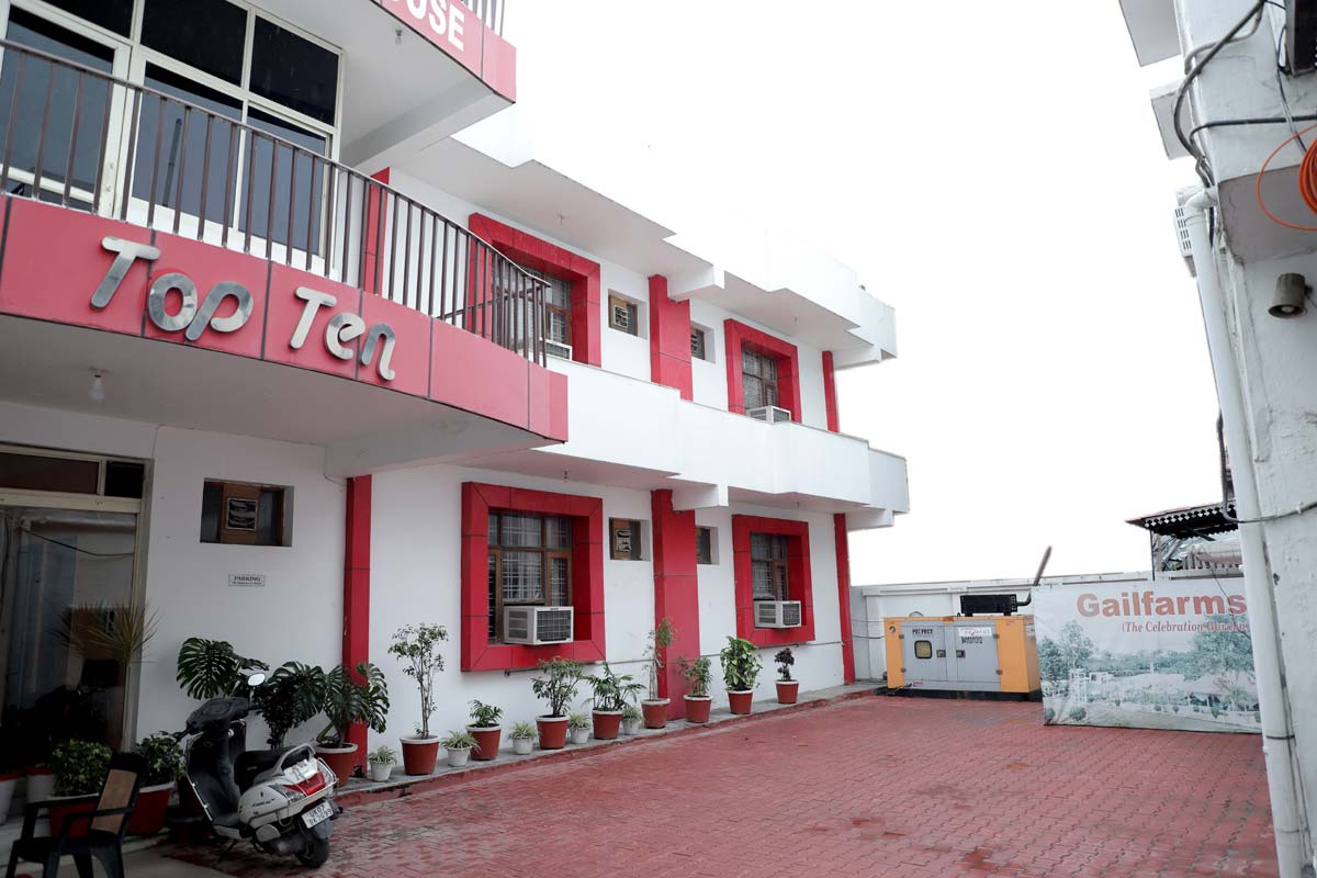 House Top Hotel in Premnagar, Dehradun