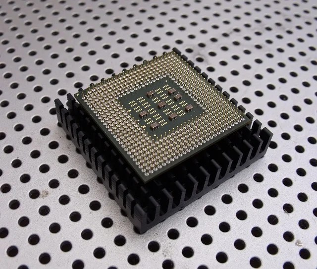 Who Invented the Microchip? MagnifyMind