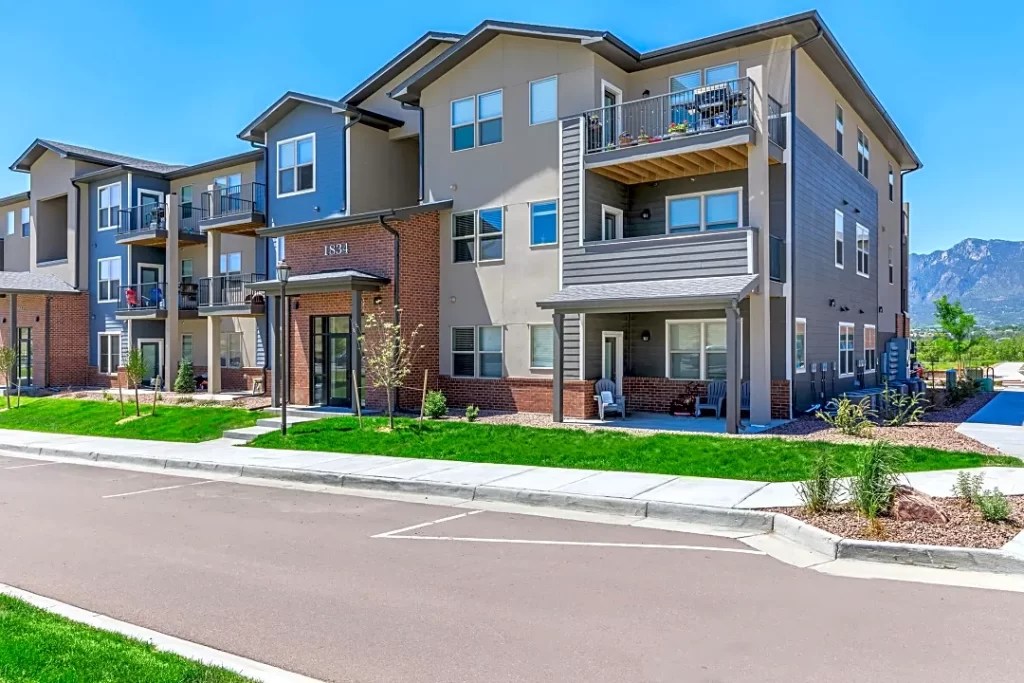 Polaris Apartments Magnum Electric